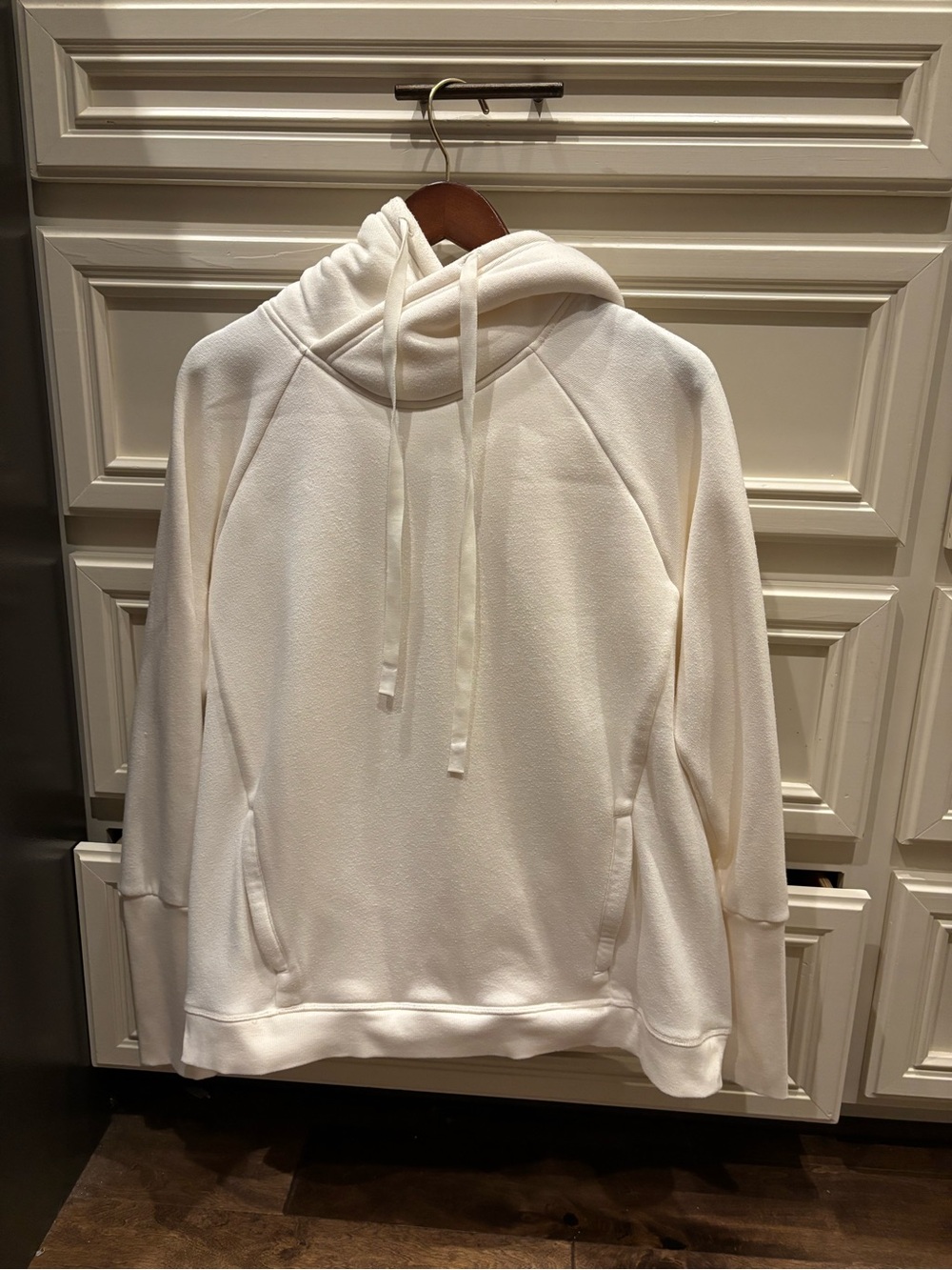 ALO Cozy Ivory Hoodie with Drawstring